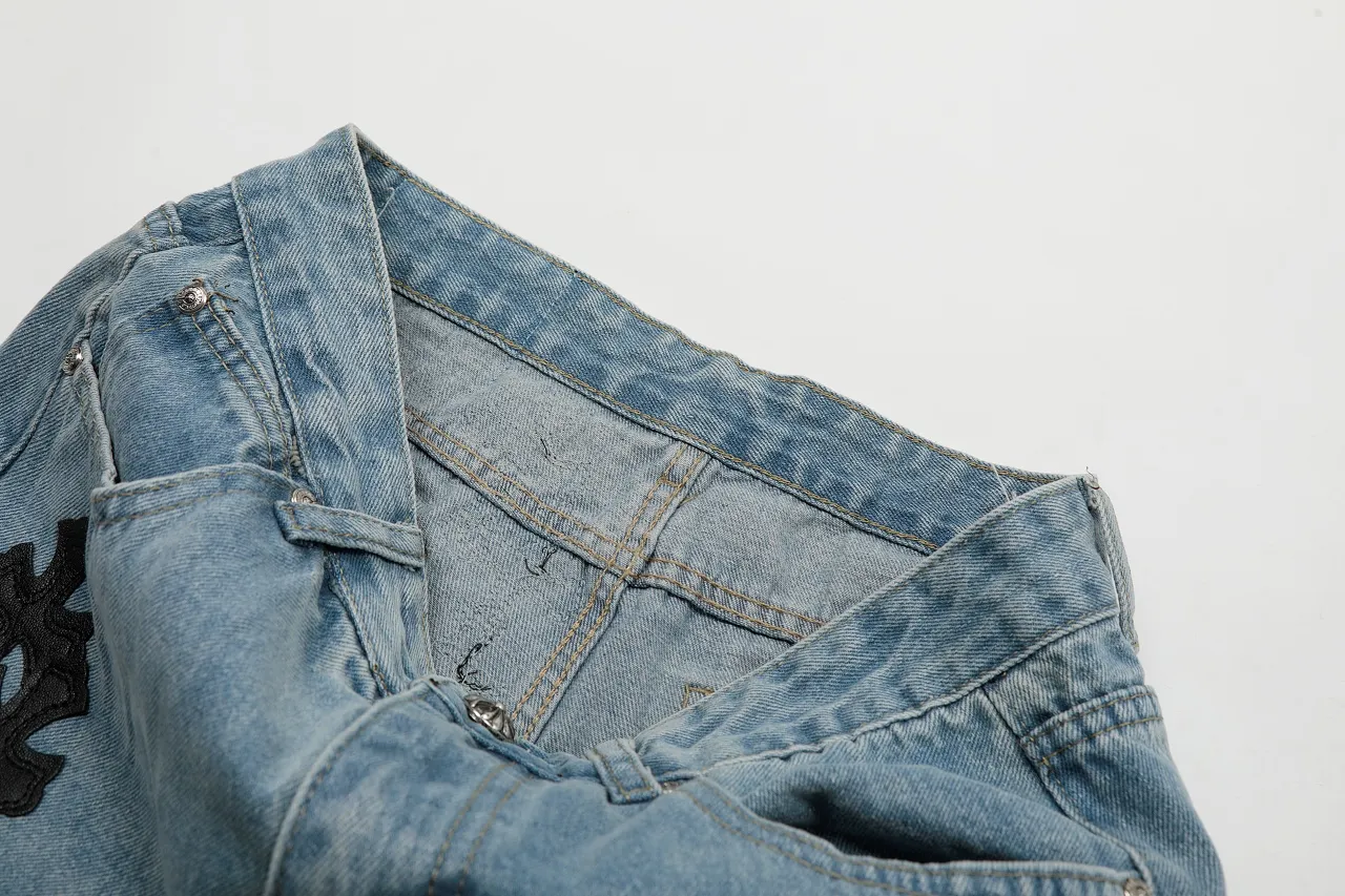 KE974#P250 The only correct leather label version on the market Chrome Hearts CH Cross embroidery distressed jeans Top ceiling quality 100% correct version The correct version is here!  Believe me this must be the best quality you will ever come across! ! Excellent value for money! !  Styles with different washes and textures are very friendly to people with thin legs and thick legs. The straight version is very flattering to the shape of the legs. The moderate length is timeless and easy to match. It is the basis of various styles and a must-have in the wardrobe! ! Add a little stacking to easily control this year's popular clean fit fabric. The fabric is stiff but the upper body is soft without losing texture. The sides and cuffs of some styles have a bone-wash effect. It's really hard not to love it! The outfit effect is immediate! ✅Correctly customize the Croxin metal leather label on the back panel. It is not sold directly with the cross on the finished jeans. 1:1 copying strives for excellence and the details are perfectly grasped. ✅The cross leather label is clear and smooth. Exquisite turning top craftsmanship. ✅Buttons, zippers and hardware are all customized versions of the Croxin LOGO. ✅High-cost washing process. Size: 28 30 32 34 36 (5 sizes)